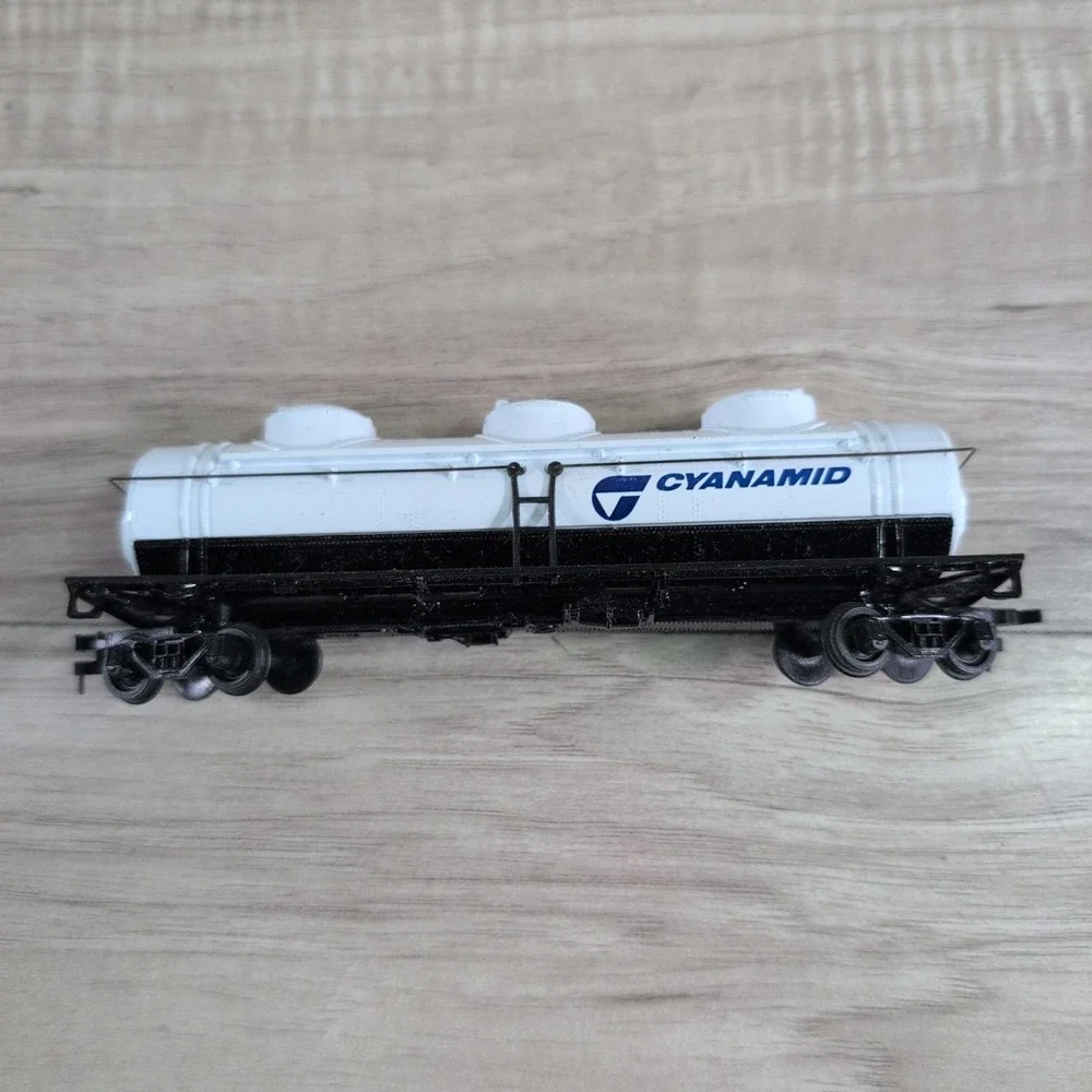 BACHMANN HO SCALE Union Pacific and life-like Train Lot of 9 ( UNTESTED )